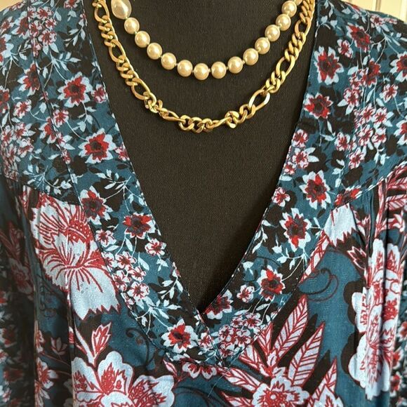 Band of the Free Long Sleeve Floral Blouse in Blue with Relaxed Style - Picture 3 of 6